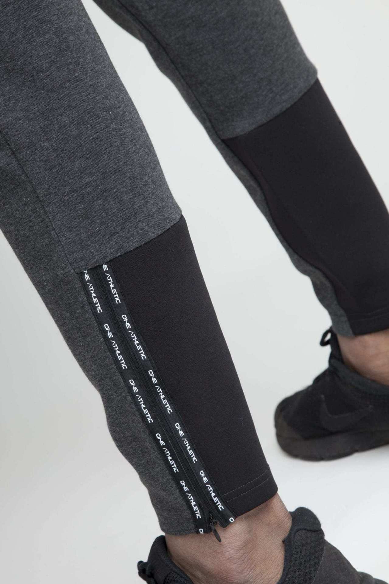 Men's Slim Fit Outdoor Running Pants with Zipper Pockets